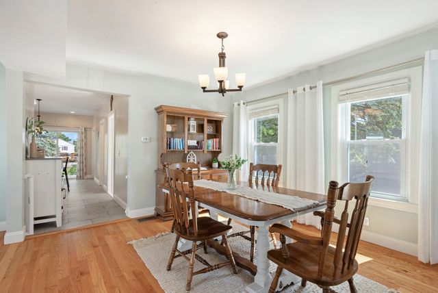 28 Saint John St, Dartmouth, MA 02748