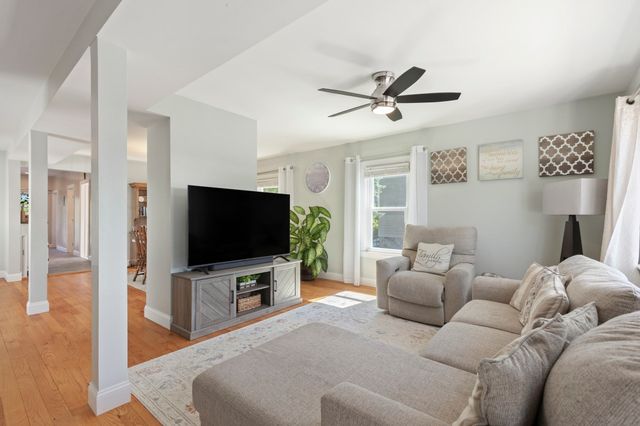 28 Saint John St, Dartmouth, MA 02748
