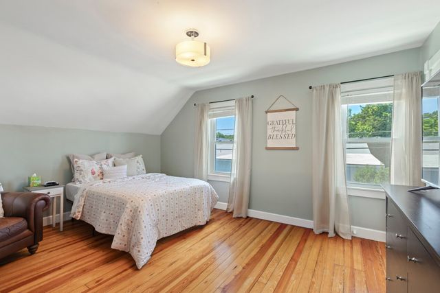 28 Saint John St, Dartmouth, MA 02748