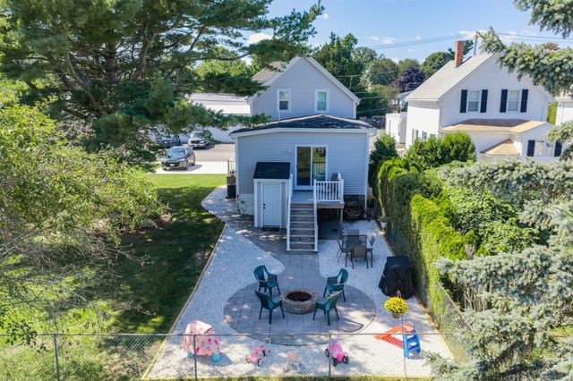 28 Saint John St, Dartmouth, MA 02748