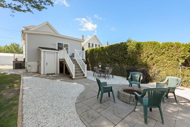 28 Saint John St, Dartmouth, MA 02748