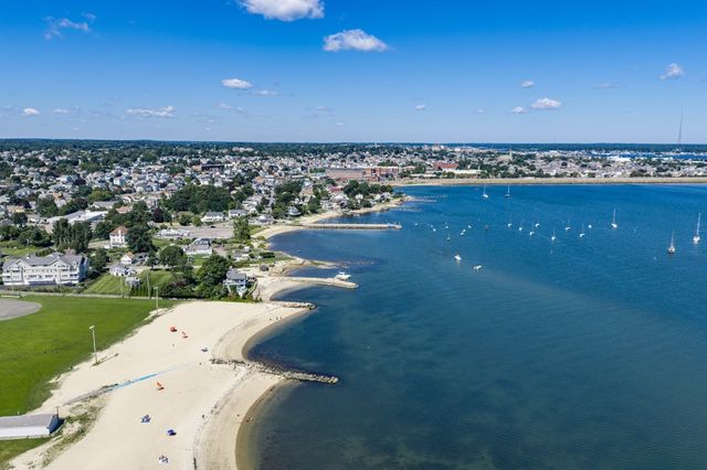 28 Saint John St, Dartmouth, MA 02748