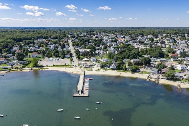 28 Saint John St, Dartmouth, MA 02748