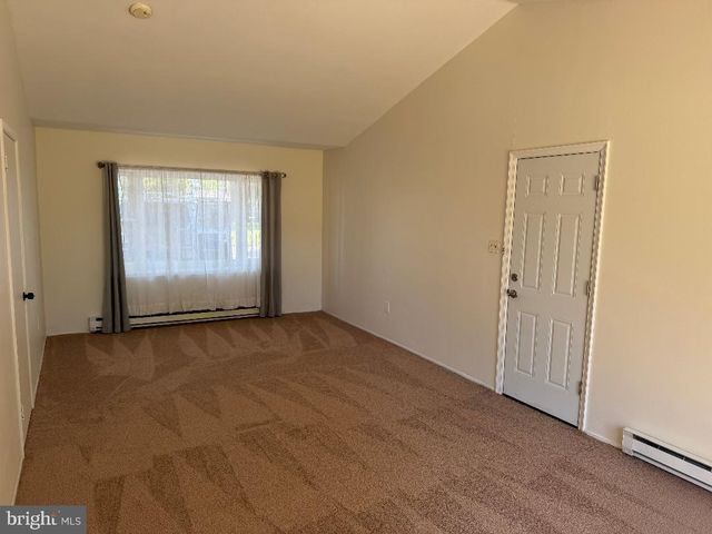 127 OAKTREE DR, Levittown, PA 19055