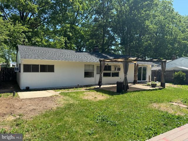 127 OAKTREE DR, Levittown, PA 19055