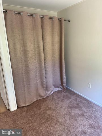 127 OAKTREE DR, Levittown, PA 19055
