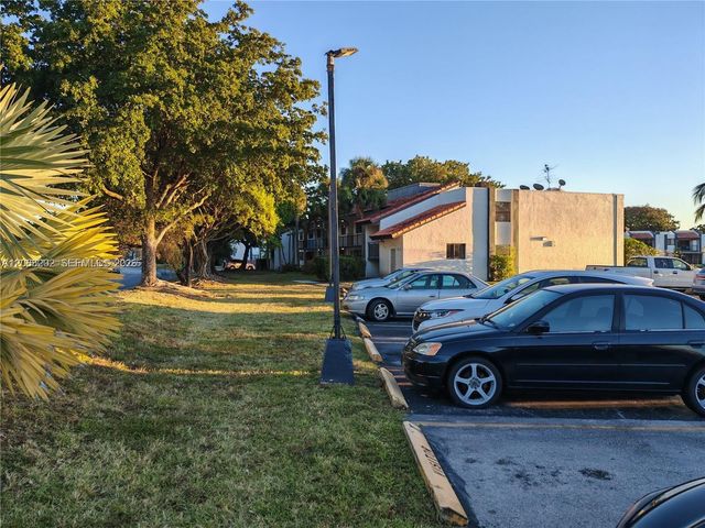460 W Park Drive 207, Miami, FL 33172