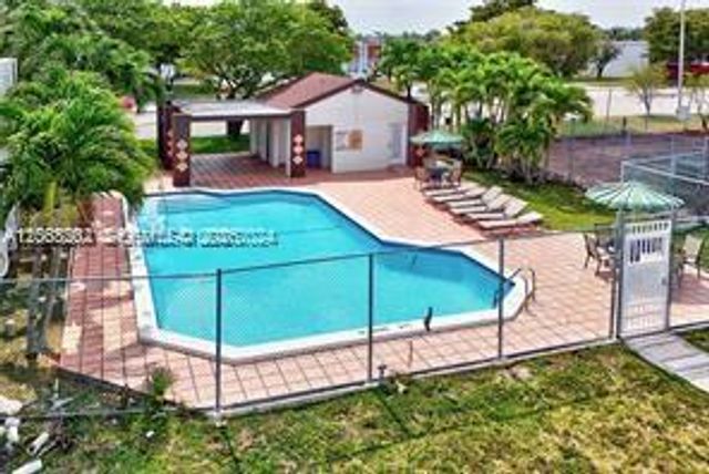 460 W Park Drive 207, Miami, FL 33172