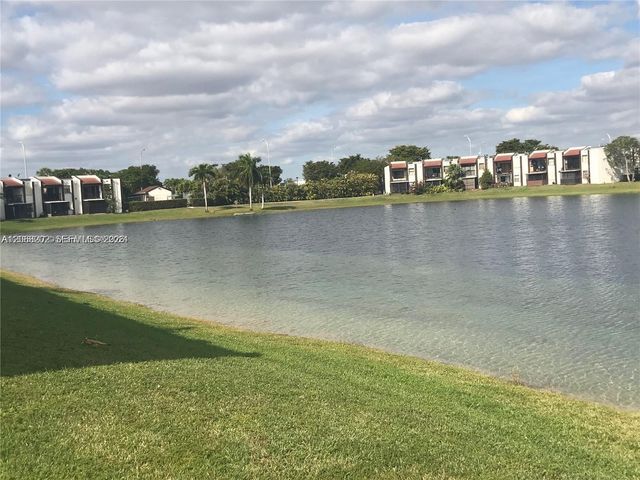 460 W Park Drive 207, Miami, FL 33172