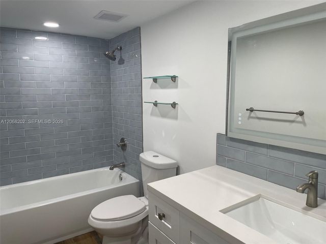 460 W Park Drive 207, Miami, FL 33172