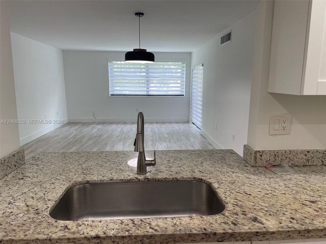 460 W Park Drive 207, Miami, FL 33172