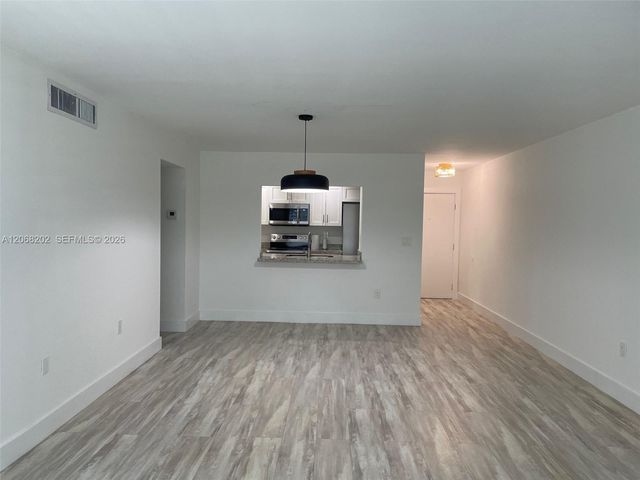 460 W Park Drive 207, Miami, FL 33172