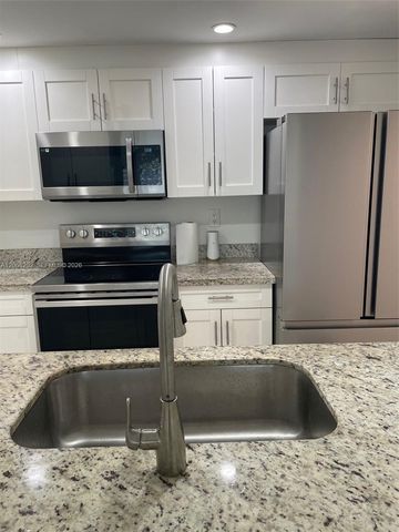 460 W Park Drive 207, Miami, FL 33172