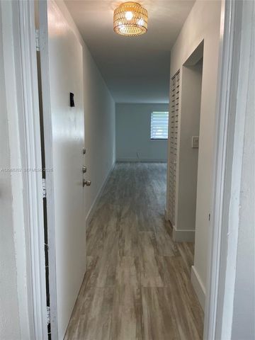 460 W Park Drive 207, Miami, FL 33172