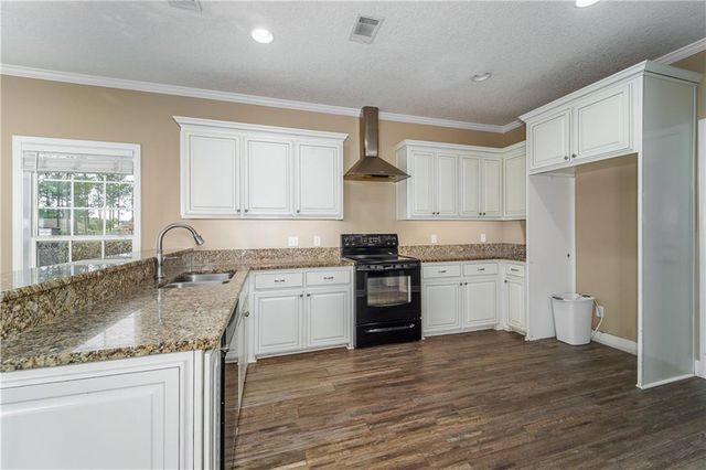6656 Pine Ridge Circle, Blackshear, GA 31516