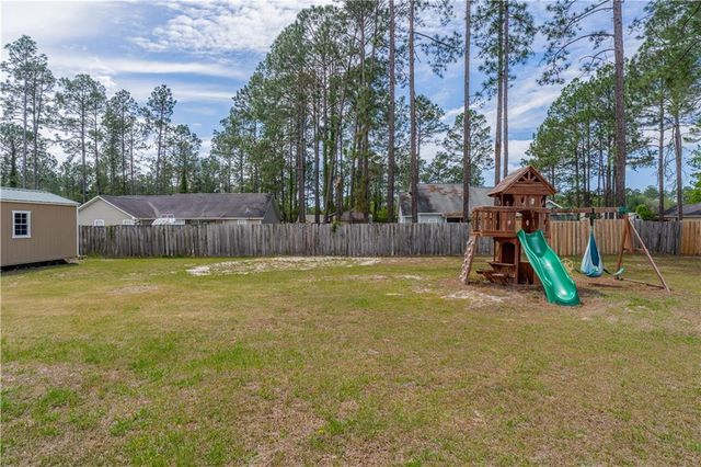 6656 Pine Ridge Circle, Blackshear, GA 31516