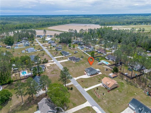 6656 Pine Ridge Circle, Blackshear, GA 31516