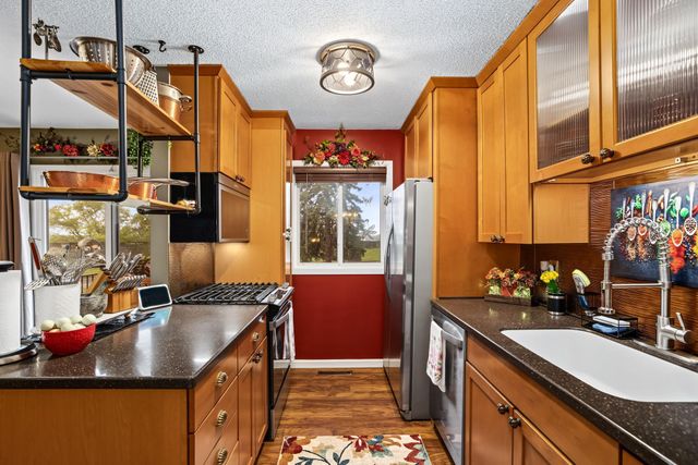 13769 Heather Hills Drive, Burnsville, MN 55337