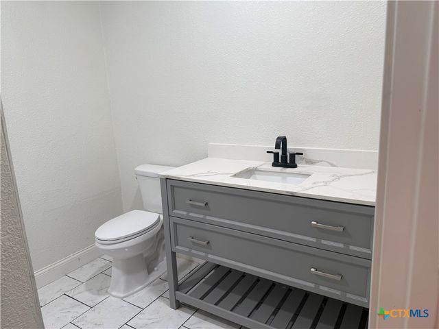 2204 E Colorado Street, Victoria, TX 77901