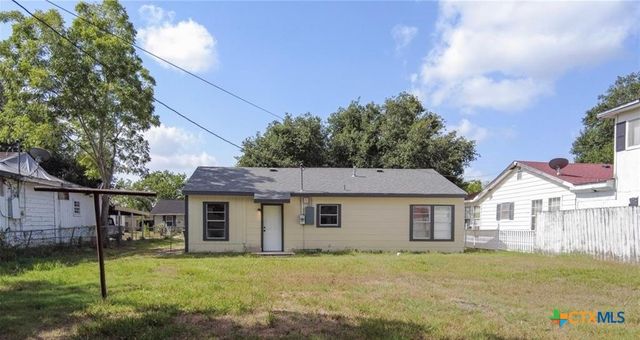 2204 E Colorado Street, Victoria, TX 77901
