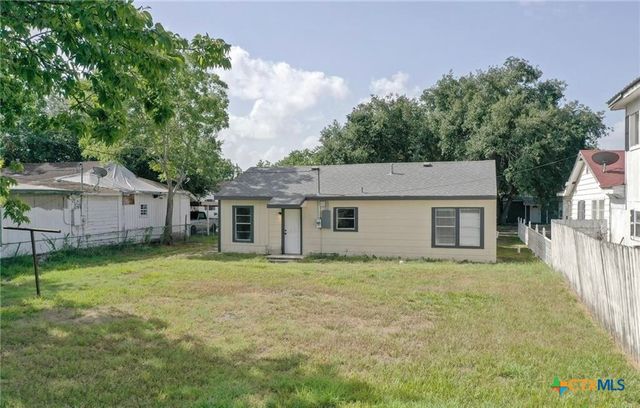 2204 E Colorado Street, Victoria, TX 77901