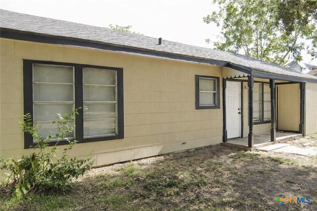2204 E Colorado Street, Victoria, TX 77901