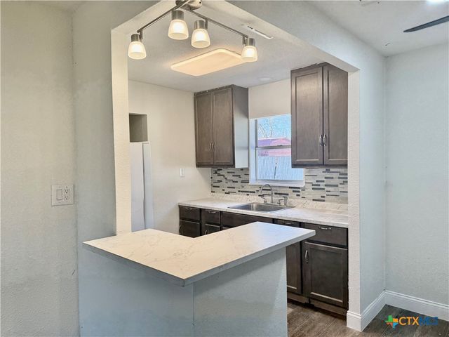 2204 E Colorado Street, Victoria, TX 77901