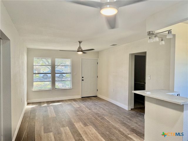 2204 E Colorado Street, Victoria, TX 77901