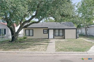 2204 E Colorado Street, Victoria, TX 77901