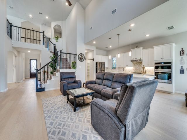 2094 Creekbluff Circle, Lewisville, TX 75010