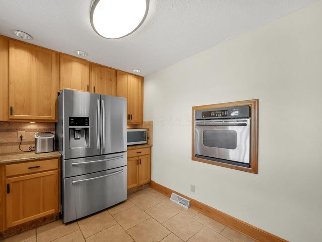 3412 Creek Road, Sunbury, OH 43074