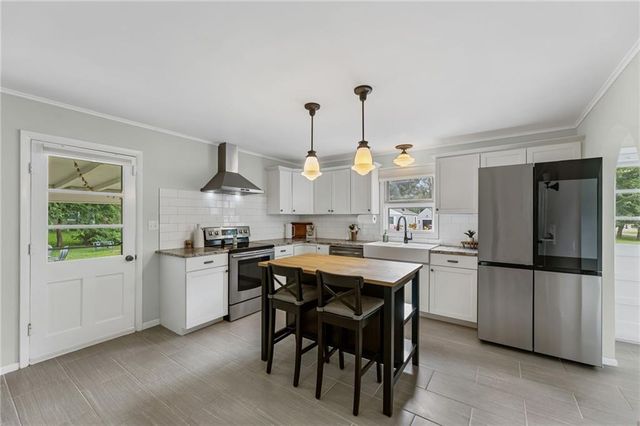 607 S Elm Street, Louisburg, KS 66053