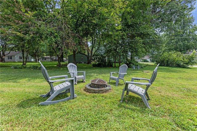 607 S Elm Street, Louisburg, KS 66053
