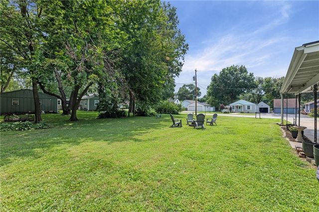 607 S Elm Street, Louisburg, KS 66053