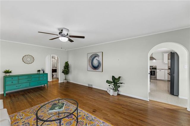 607 S Elm Street, Louisburg, KS 66053