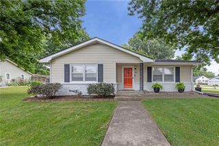 607 S Elm Street, Louisburg, KS 66053