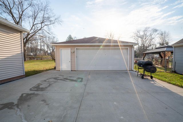 2804 Sunny Lane, Cedar Falls, IA 50613