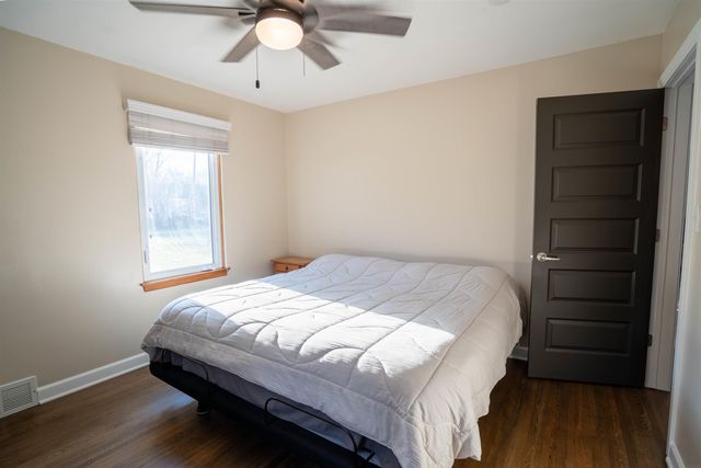 2804 Sunny Lane, Cedar Falls, IA 50613