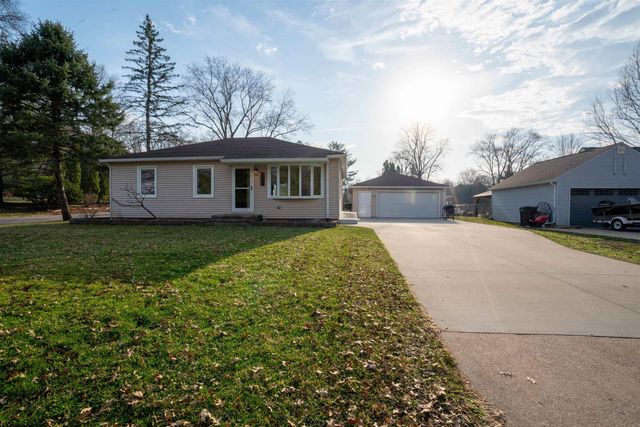 2804 Sunny Lane, Cedar Falls, IA 50613