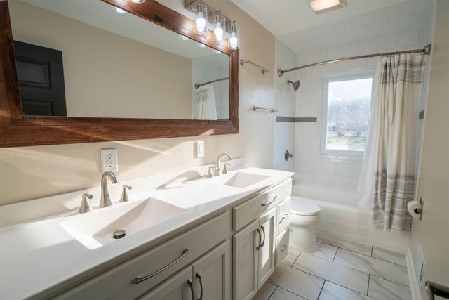 2804 Sunny Lane, Cedar Falls, IA 50613