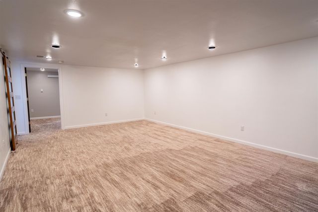 2804 Sunny Lane, Cedar Falls, IA 50613