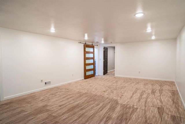 2804 Sunny Lane, Cedar Falls, IA 50613