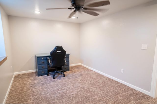 2804 Sunny Lane, Cedar Falls, IA 50613