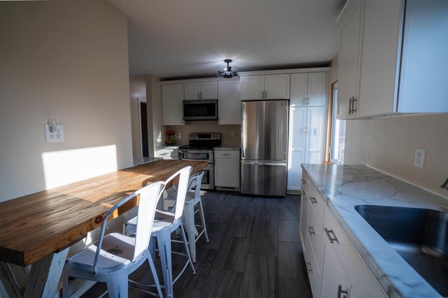 2804 Sunny Lane, Cedar Falls, IA 50613