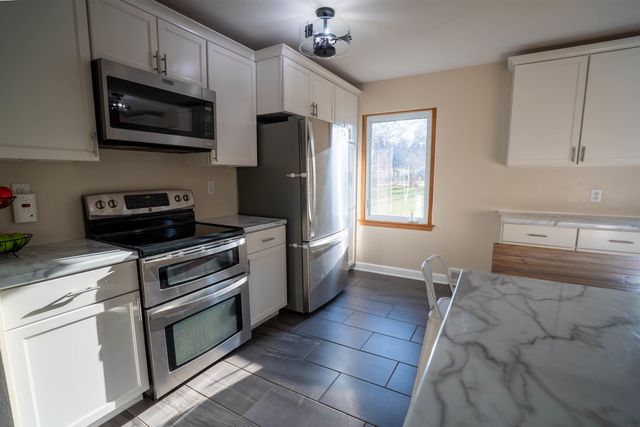 2804 Sunny Lane, Cedar Falls, IA 50613