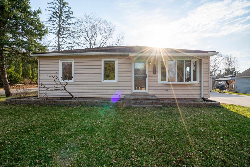 2804 Sunny Lane, Cedar Falls, IA 50613