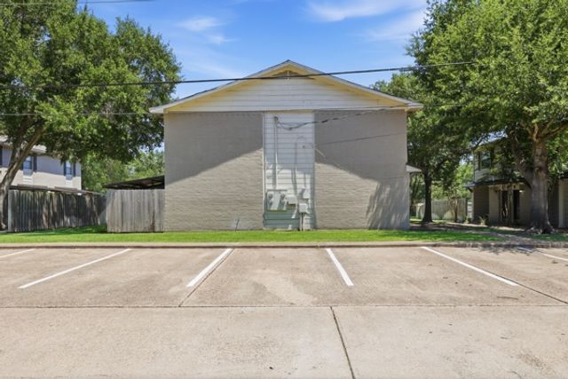 1403 Airline Drive A, College Station, TX 77845