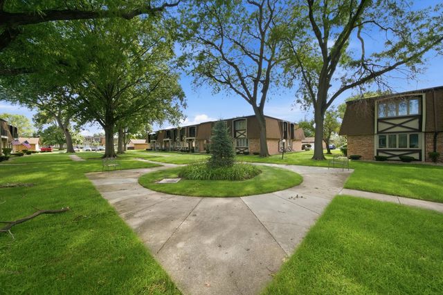 12720 CARRIAGE Lane F1, Crestwood, IL 60418
