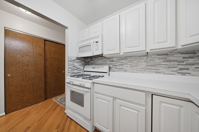 12720 CARRIAGE Lane F1, Crestwood, IL 60418