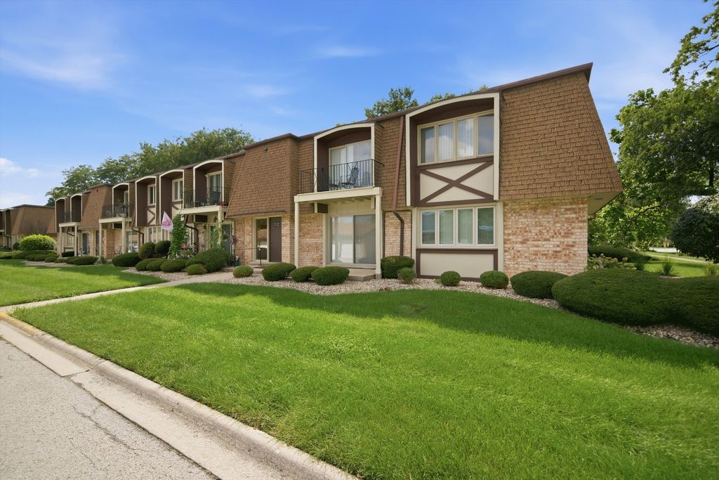 12720 CARRIAGE Lane F1, Crestwood, IL 60418